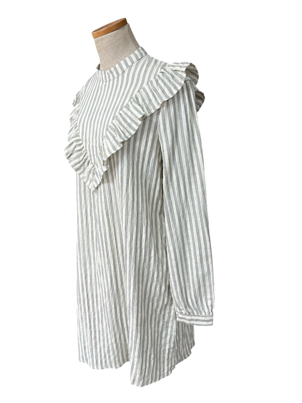 Rylee + Cru Dress Striped Ruffle Yoke Shift Light Gray White Size Large - Picture 2 of 14
